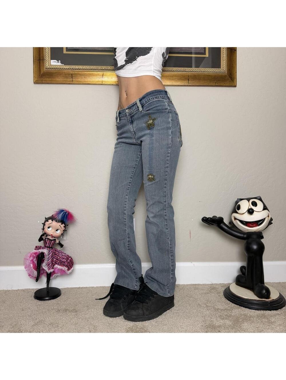 Super Cute Y2K Light Wash Kraus Patch Jeans!